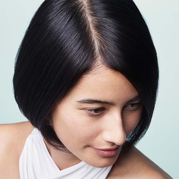 Encuentra un centro de belleza para reservar tu tratamiento de secado y reparación botánica para el cuero cabelludo y el cabello